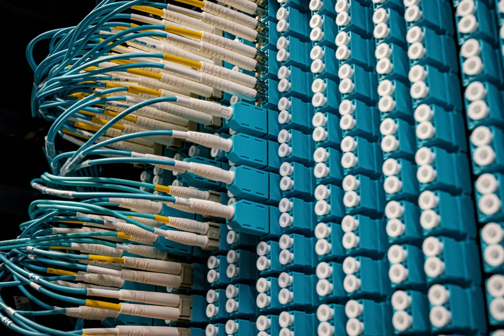 Campus corporativo · Backbone de fibra
